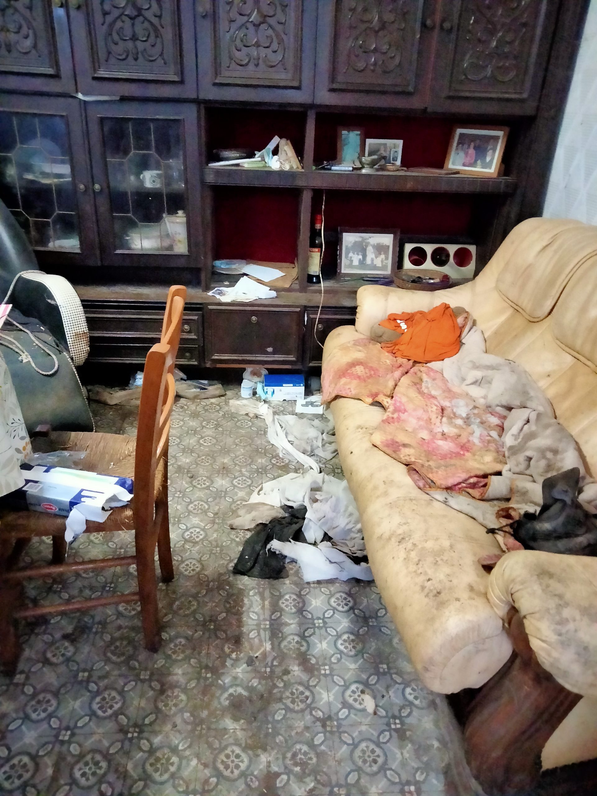 Vandalisme : comment assurer un nettoyage en toute sécurité 4 Salon SejourA 1 1 Scaled